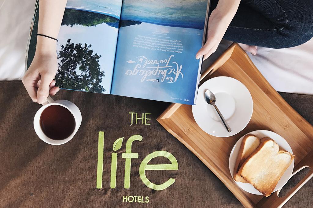 The Life Hotels City Center Сурабая Экстерьер фото
