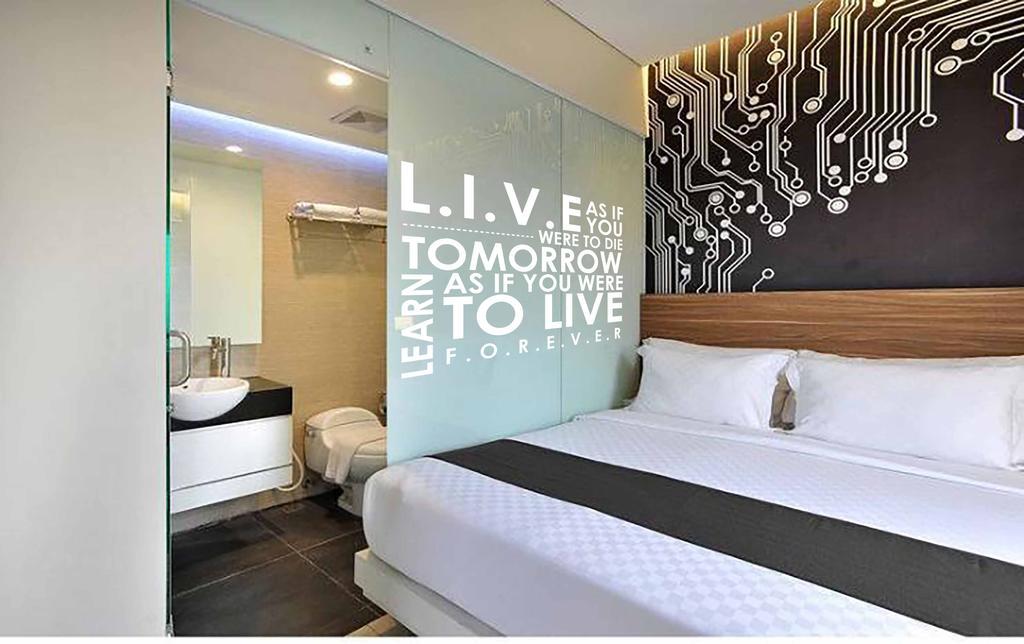 The Life Hotels City Center Сурабая Экстерьер фото